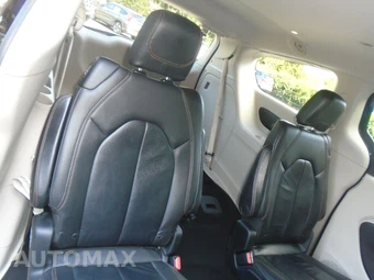 2017 Chrysler Pacifica Touring L 121.6" WB - miniatura 54