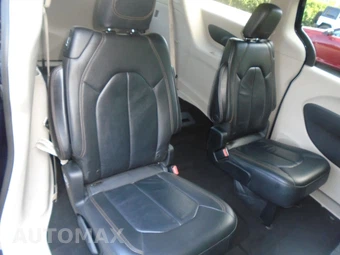 2017 Chrysler Pacifica Touring L 121.6" WB - miniatura 56