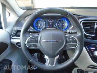 2017 Chrysler Pacifica Touring L 121.6" WB - miniatura 63