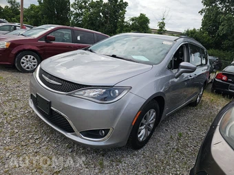 2017 Chrysler Pacifica Touring L 121.6" WB