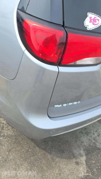 2017 Chrysler Pacifica Touring L 121.6" WB – miniatura 26