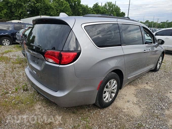 2017 Chrysler Pacifica Touring L 121.6" WB – miniatura 4