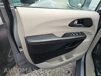 2017 Chrysler Pacifica Touring L 121.6" WB – miniatura 9