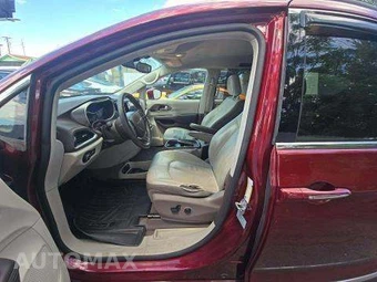 2017 Chrysler Pacifica Touring L 121.6" WB – miniatura 6