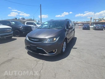 2017 Chrysler Pacifica Touring L 121.6" WB