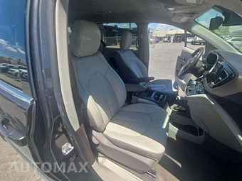 2017 Chrysler Pacifica Touring L 121.6" WB – miniatura 16