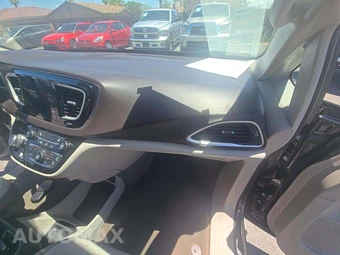 2017 Chrysler Pacifica Touring L 121.6" WB – miniatura 17