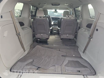 2017 Chrysler Pacifica Touring L 121.6" WB – miniatura 16