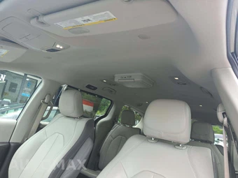 2017 Chrysler Pacifica Touring L 121.6" WB - miniatura 11