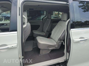 2017 Chrysler Pacifica Touring L 121.6" WB - miniatura 13