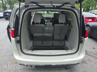 2017 Chrysler Pacifica Touring L 121.6" WB - miniatura 15