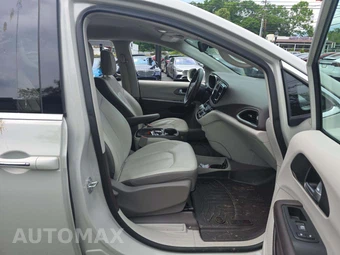 2017 Chrysler Pacifica Touring L 121.6" WB - miniatura 19
