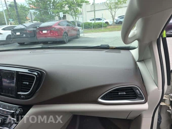2017 Chrysler Pacifica Touring L 121.6" WB - miniatura 20