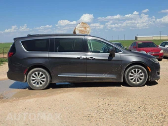 2017 Chrysler Pacifica Touring L 121.6" WB – miniatura 4