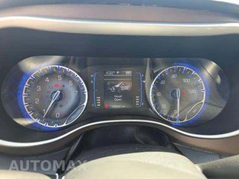 2017 Chrysler Pacifica Touring L 121.6" WB – miniatura 10