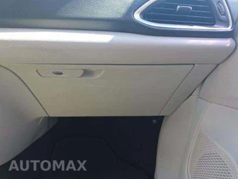 2017 Chrysler Pacifica Touring L 121.6" WB – miniatura 21