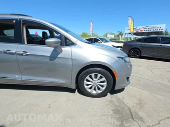 2017 Chrysler Pacifica Touring L 121.6" WB – miniatura 5