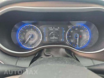2017 Chrysler Pacifica Touring L 121.6" WB – miniatura 10