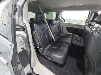 2017 Chrysler Pacifica Touring L 121.6" WB – miniatura 17
