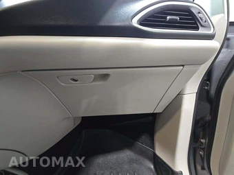 2017 Chrysler Pacifica Touring L 121.6" WB – miniatura 20