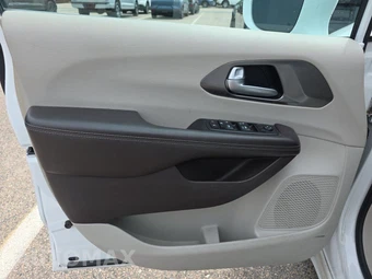 2017 Chrysler Pacifica Touring L 121.6" WB – miniatura 9