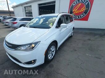 2017 Chrysler Pacifica Touring L 121.6" WB