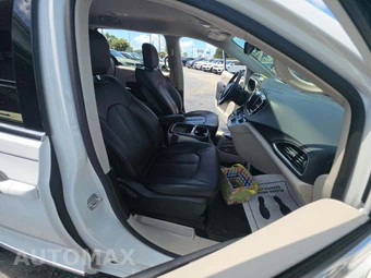 2017 Chrysler Pacifica Touring L 121.6" WB – miniatura 16
