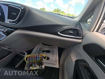 2017 Chrysler Pacifica Touring L 121.6" WB – miniatura 17