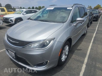 2017 Chrysler Pacifica Touring L 121.6" WB