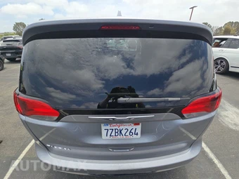 2017 Chrysler Pacifica Touring L 121.6" WB – miniatura 5