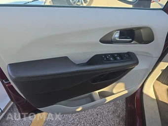 2017 Chrysler Pacifica Touring L 121.6" WB – miniatura 9