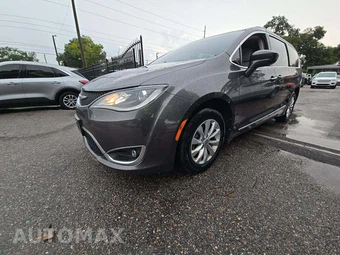 2017 Chrysler Pacifica Touring L 121.6" WB