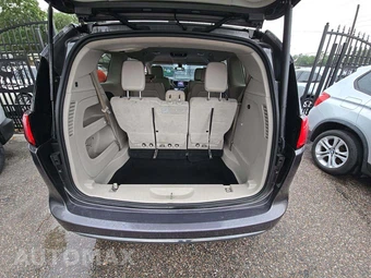 2017 Chrysler Pacifica Touring L 121.6" WB – miniatura 15