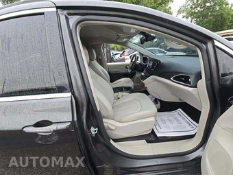 2017 Chrysler Pacifica Touring L 121.6" WB – miniatura 19