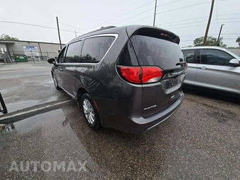 2017 Chrysler Pacifica Touring L 121.6" WB – miniatura 2