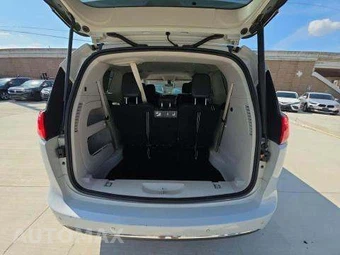 2017 Chrysler Pacifica Touring L 121.6" WB – miniatura 16