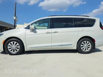 2017 Chrysler Pacifica Touring L 121.6" WB – miniatura 3