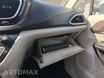2017 Chrysler Pacifica Touring L 121.6" WB – miniatura 34