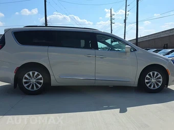 2017 Chrysler Pacifica Touring L 121.6" WB – miniatura 5