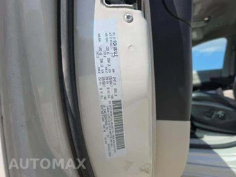 2017 Chrysler Pacifica Touring L 121.6" WB – miniatura 6