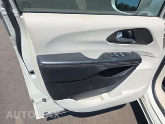 2017 Chrysler Pacifica Touring L 121.6" WB – miniatura 9