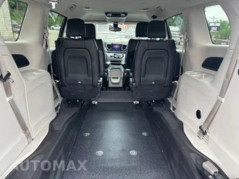 2017 Chrysler Pacifica Touring L 121.6" WB - miniatura 11