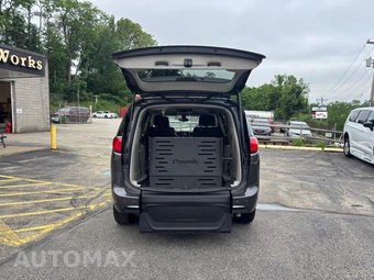 2017 Chrysler Pacifica Touring L 121.6" WB - miniatura 2