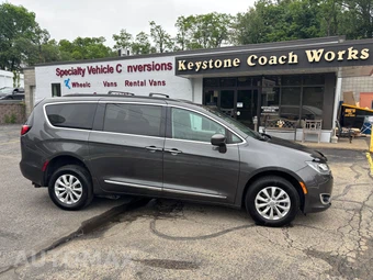 2017 Chrysler Pacifica Touring L 121.6" WB - miniatura 3