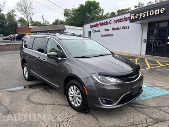 2017 Chrysler Pacifica Touring L 121.6" WB - miniatura 4