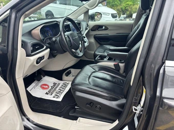 2017 Chrysler Pacifica Touring L 121.6" WB - miniatura 8
