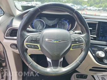 2017 Chrysler Pacifica Touring L 121.6" WB – miniatura 10