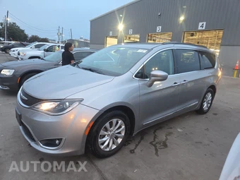 2017 Chrysler Pacifica Touring L 121.6" WB