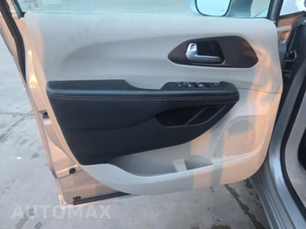 2017 Chrysler Pacifica Touring L 121.6" WB – miniatura 9