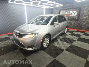 2017 Chrysler Pacifica Touring L 121.6" WB